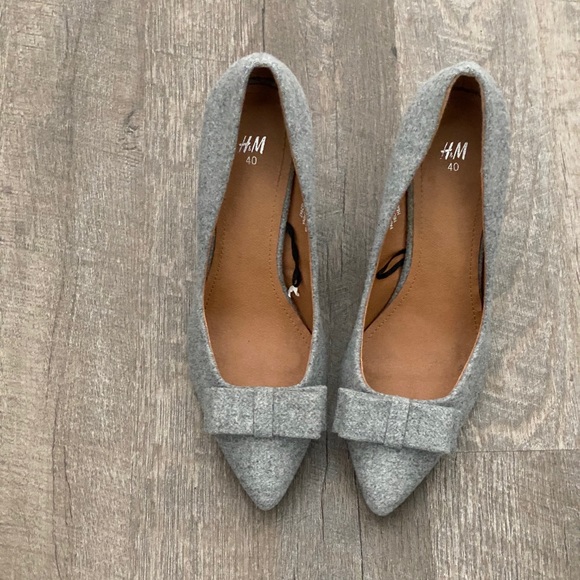 4’ inch barely worn heels with a bow. H&M brand - Picture 2 of 4